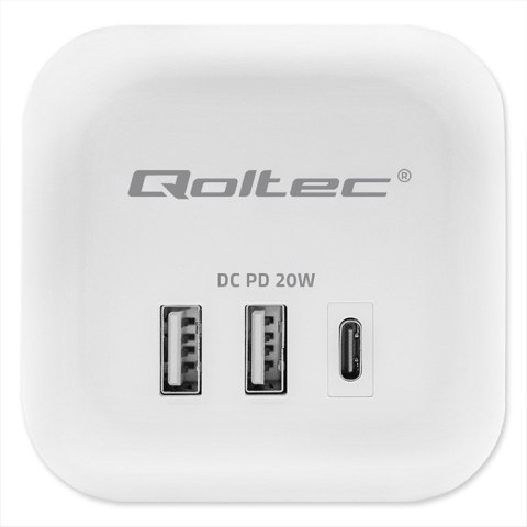 Kostka zasilająca przedłużacz 6w1 z podświetlanym włącznikiem | 3x AC | 2x USB | 1x USB-C PD 20W | biała Qoltec Kostka zasilająca przedłużacz 6w1 z podświetlanym włącznikiem | 3x AC | 2x USB | 1x USB-C PD 20W | biała Qoltec