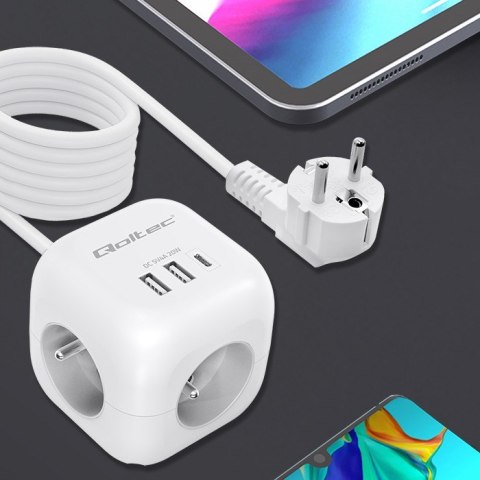 Kostka zasilająca przedłużacz 6w1 z podświetlanym włącznikiem | 3x AC | 2x USB | 1x USB-C PD 20W | biała | kabel 2m Qoltec Kostka zasilająca przedłużacz 6w1 z podświetlanym włącznikiem | 3x AC | 2x USB | 1x USB-C PD 20W | biała | kabel 2m Qoltec