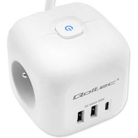 Kostka zasilająca przedłużacz 6w1 z podświetlanym włącznikiem | 3x AC | 2x USB | 1x USB-C PD 20W | biała | kabel 2m Qoltec Kostka zasilająca przedłużacz 6w1 z podświetlanym włącznikiem | 3x AC | 2x USB | 1x USB-C PD 20W | biała | kabel 2m Qoltec