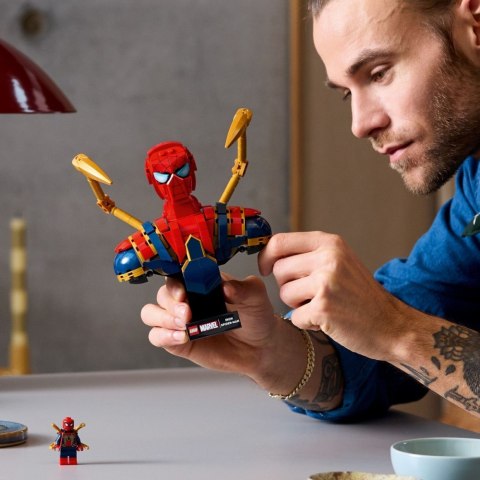 Klocki Super Heroes 76326 Popiersie Iron Spider-Mana LEGO
