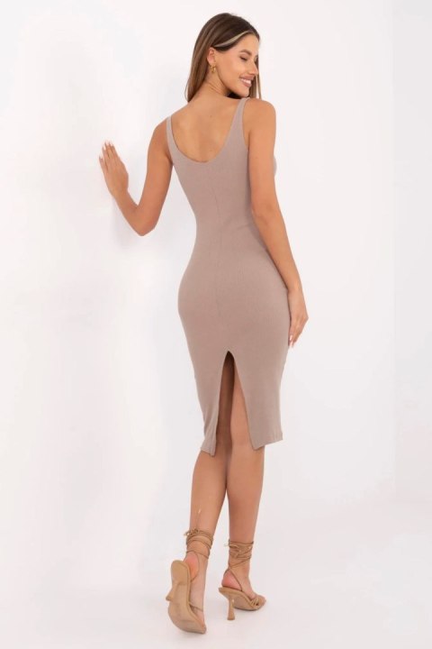 Sukienka Model RV-SK-7531.54 Dark Beige - Rue Paris Sukienka Model RV-SK-7531.54 Dark Beige - Rue Paris