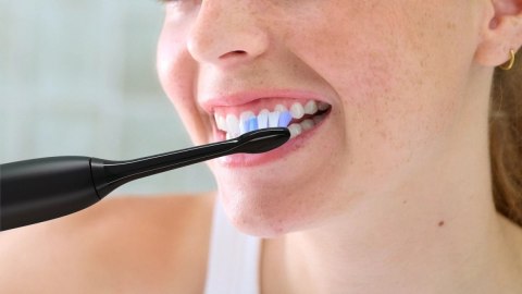 Zestaw 4 końcówek Sensitive Standard HX6054/88 czarny