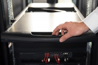 Konsola 19 LCD z touchpad KVM 8 portów 1U komplet kabli (8xDS-19231) klawiatura US