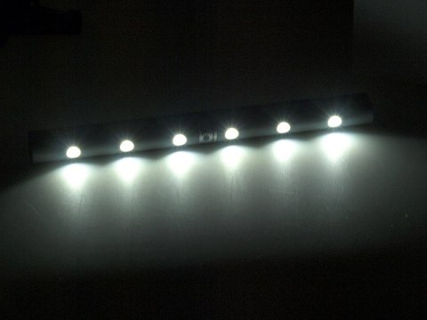 Lampka kuchenna podszafkowa z czujnikiem ruchu 6LED podłużna MCE123 5xAAA
