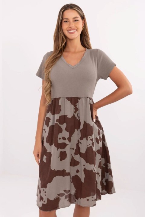 Sukienka Model DHJ-SK-253701.80 Dark Beige - Italy Moda Sukienka Model DHJ-SK-253701.80 Dark Beige - Italy Moda