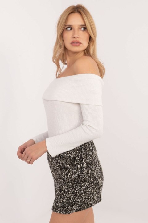 Sweter Damski Model DHJ-SW-A2449.33 Ecru - Italy Moda Sweter Damski Model DHJ-SW-A2449.33 Ecru - Italy Moda