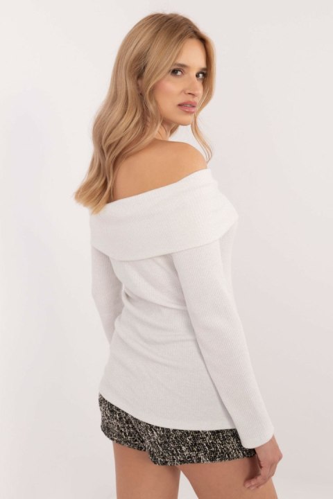 Sweter Damski Model DHJ-SW-A2449.33 Ecru - Italy Moda Sweter Damski Model DHJ-SW-A2449.33 Ecru - Italy Moda