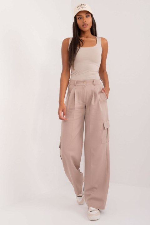 Spodnie Damskie Model LK-SP-509641.95 Beige - Lakerta Hurtownia odzieży on-line, moda damska, bielizna i obuwie dla kobiet - Mat Spodnie Damskie Model LK-SP-509641.95 Beige - Lakerta Hurtownia odzieży on-line, moda damska, bielizna i obuwie dla kobiet - Mat
