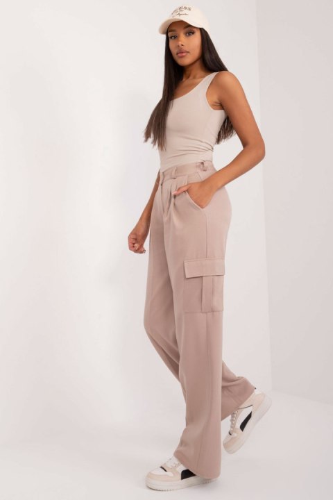 Spodnie Damskie Model LK-SP-509641.95 Beige - Lakerta Hurtownia odzieży on-line, moda damska, bielizna i obuwie dla kobiet - Mat Spodnie Damskie Model LK-SP-509641.95 Beige - Lakerta Hurtownia odzieży on-line, moda damska, bielizna i obuwie dla kobiet - Mat