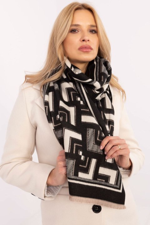 Szalik Model AT-SZ-23158.32 Black/Ecru - AT Szalik Model AT-SZ-23158.32 Black/Ecru - AT