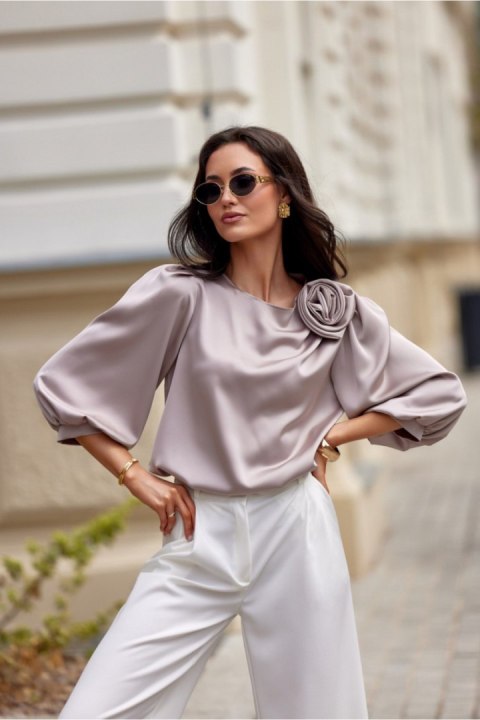 Bluzka Model Giana BEJ BLU0178 Light Beige - Roco Fashion Bluzka Model Giana BEJ BLU0178 Light Beige - Roco Fashion
