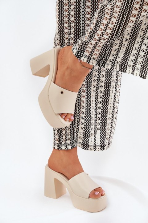 Sandał Klapki Model Tamirella 218-2 Light Beige - Step in style Sandał Klapki Model Tamirella 218-2 Light Beige - Step in style