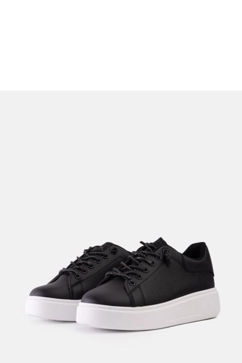 Czarne sneakersy z efektownym zdobieniem Asmait - Solea Czarne sneakersy z efektownym zdobieniem Asmait - Solea