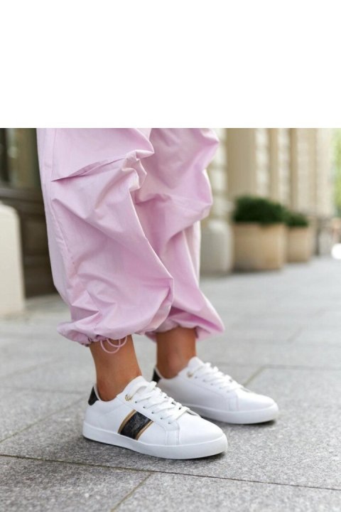 Białe sneakersy z ozdobnym paskiem Grada - Solea Białe sneakersy z ozdobnym paskiem Grada - Solea